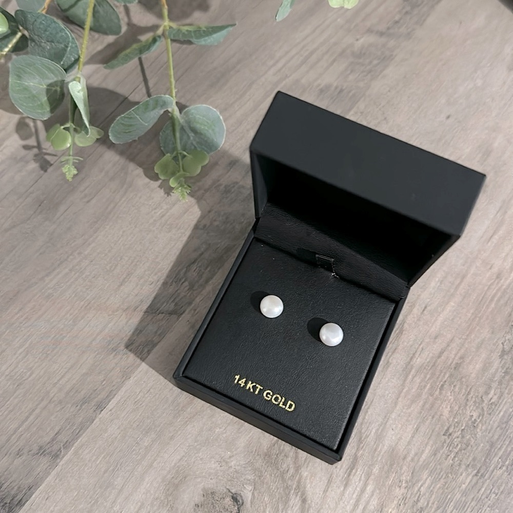 14Kt Gold Pearl Earrings